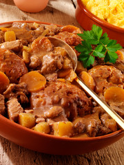 BEEF CASSEROLE WITH DUMPLINGS