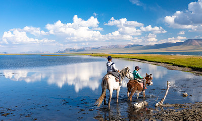 Landschaft am Song Köl See in Kirgistan - obrazy, fototapety, plakaty