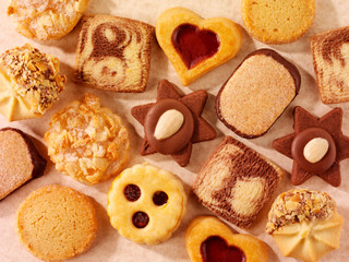 PETIT FOURS BISCUITS OR COOKIES