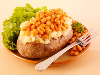 BAKED POTATO WITH BAKED BEANS