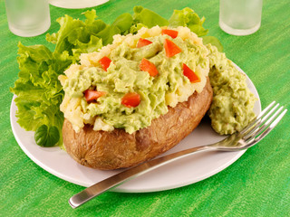 BAKED POTATO WITH GUACAMOLE