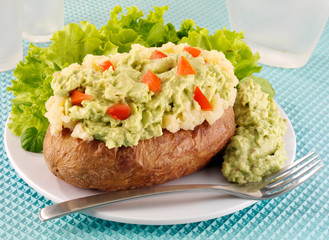 BAKED POTATO WITH GUACAMOLE