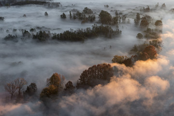 Alba sul fiume Adda, Italia