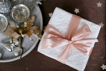 Fototapeta na wymiar white gift box with pink ribbon