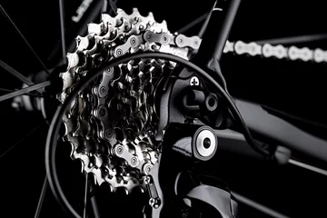 Deurstickers Fietsen fiets fiets achterderailleur versnelling casette ketting detail close-up shot zwart donkere achtergrond