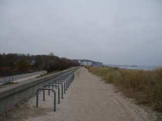 Strandpromenade im Herbst