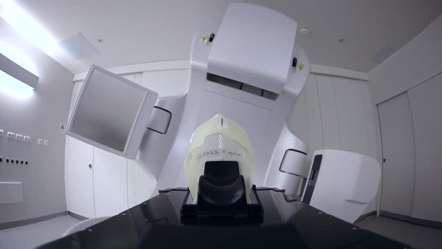 Moderne und schonende Behandlung von Krebs mit einem fortschrittlichen medizinischen Linearbeschleuniger in der Strahlentherapie 