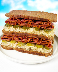 PASTRAMI SANDWICH WITH SAUERKRAUT ON RYE