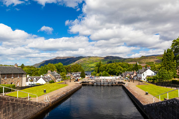 Fototapeta premium Schottland, Loch Ness, Schleusenanlage in Fort Augustus