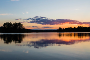 Schweden, Sonnenuntergang am See Viken