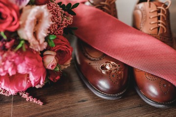 Luxury gold wedding rings.