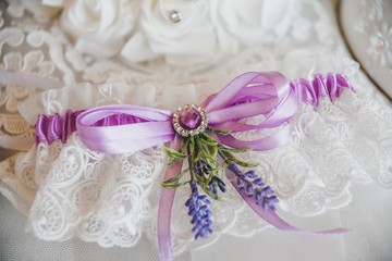 The bride's garter with a purple ribbon