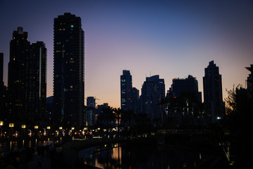 Obraz premium Sunset below the Burj Khalifa in Dubai