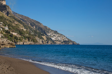 Fototapeta na wymiar the rocky coast of Positano