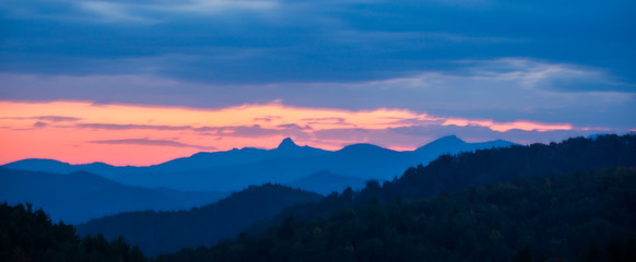 Fototapeta na wymiar sunset over peaks on blue ridge mountains layers range