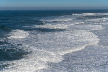 Obraz premium Big atlantic waves at Nazare, Portugal coast.