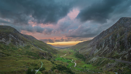 Beautiful dramatic landscape image of Nant Francon valley in Snowdonia during sunset in Autumn - obrazy, fototapety, plakaty