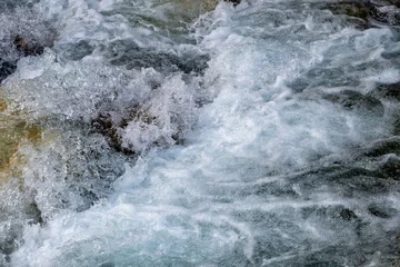 Deurstickers Krachtige stroom van water over de stenen, berg rivier close-up. © ako-photography
