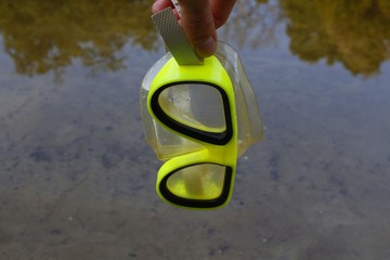 The oxygen mask in hand