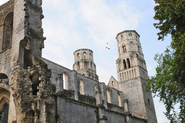 Le rovine dell'abbazia di San Pietro di Jumi&egrave;ges, Normandia, Francia