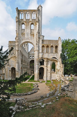 Le rovine dell'abbazia di San Pietro di Jumièges, Normandia, Francia