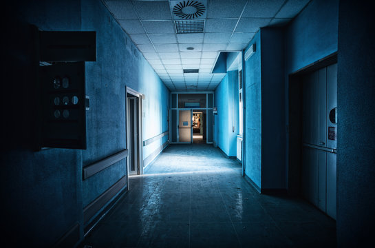 Il corridoio dell'ospedale abbandonato.