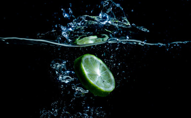 Fototapeta na wymiar Lime Splash