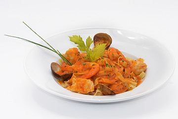 Tallarines con Langostinos y Almejas