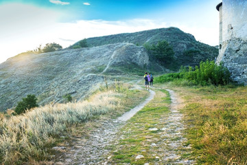 Obraz premium Tourists walk along the ancient ruins and taking photos, tourist theme.