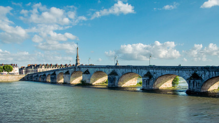 Fototapeta na wymiar Le pont de Blois