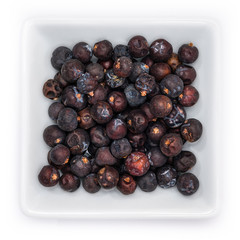Wacholderbeeren in Schale