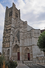 Fototapeta na wymiar Auxesse, la cattedrale di Saint Etienne- Borgogna