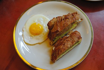 Avocado and goat cheese multi grain roll sandwich, served with sunny side-up egg (Berlin November 2018)
