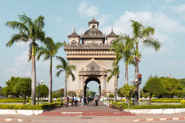 Fototapeta na wymiar October 02 2018, Vientiane, Laos : Patuxai monument and the tourist in Vientiane, Laos.