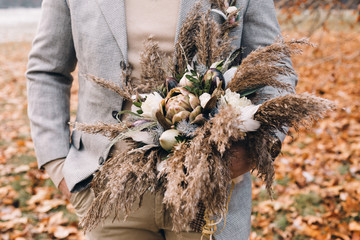 idea for a beautiful photo shoot in the fall of a couple in love