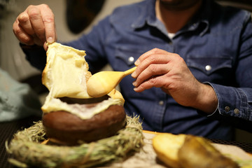 Person opens bread plate