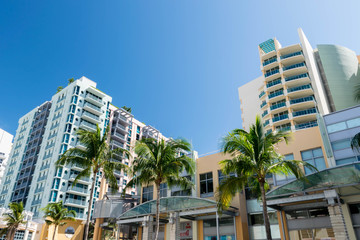 Miami Beach Street Buildings and Hotels - obrazy, fototapety, plakaty