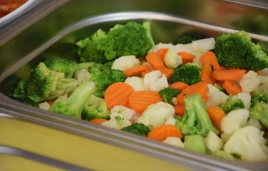 Verschiedene gegarte Gemüse auf einem Buffet