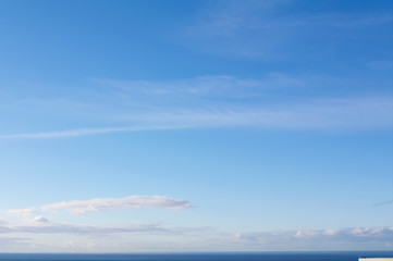 Obraz premium Blue sky, clouds, and sea