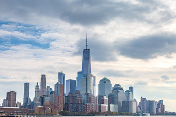 Fototapeta premium Linia horyzontu dolnego Manhattanu widziana z promu z Hoboken