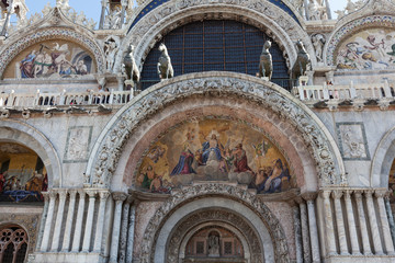 Fototapeta na wymiar Mosaic on the facade of St. Mark's Cathedral in Venice