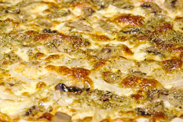 Obraz na płótnie Canvas Ready fungi pizza