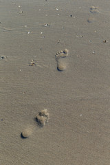 Fussabruecke im Sand