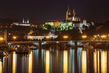 Fototapeta na wymiar .Night panoramic view of Prague Castle and the Vltava River. Czech Republic.
