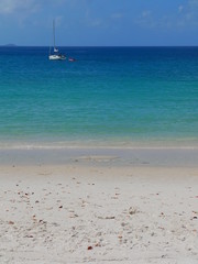 Fototapeta na wymiar Sailing boat anchoring on Whitehaven Beach, Whitsunday Islands, Australia