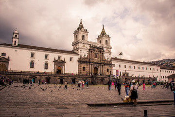 Obraz premium QUITO, ECUADOR - November 11, 2018: colonial church of San Francisco in the city of Quito Ecuador and public square
