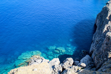 Klippen und Mittelmeer bei Lindos Griechenland
