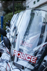 Motorräder der Police in Reih und Glied