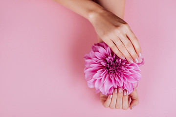 Obraz na płótnie Canvas Closeup fingernails with pink fashion manicure