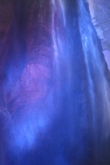 Leuchtender Wasserfall